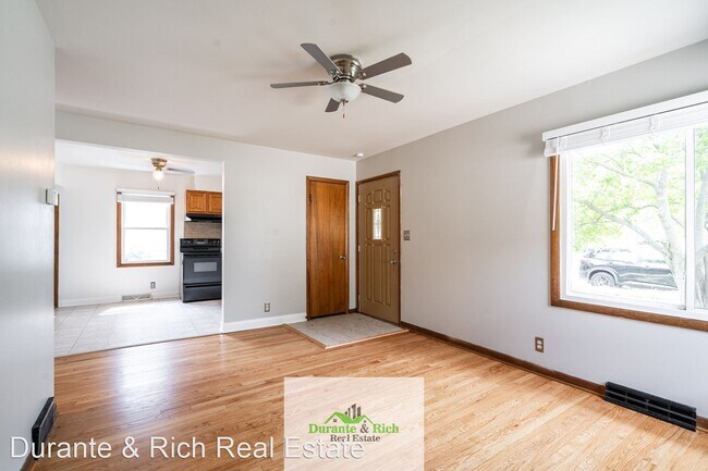 Building Photo - 3 br, 1 bath House - 3121 Kearney Ave
