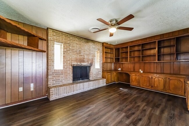 Building Photo - 1865 Bienville Dr