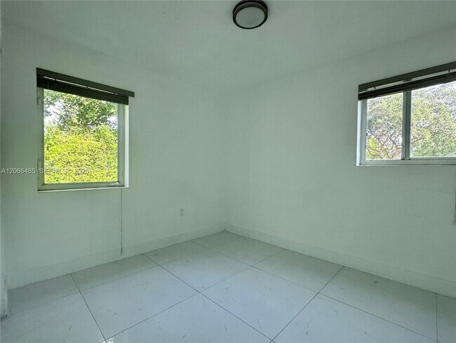 Foto del edificio - 12780 NW 16th Ave