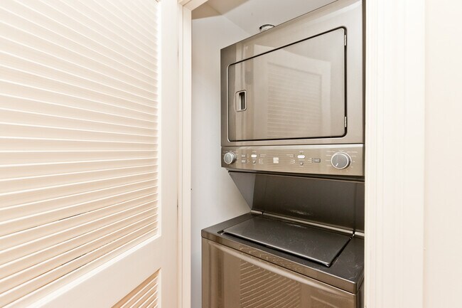 Foto del edificio - 2414 W Moffat St