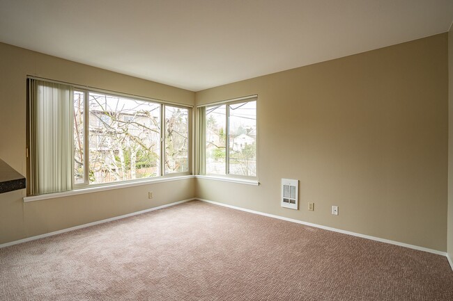 Building Photo - Wallingford Apartmjents