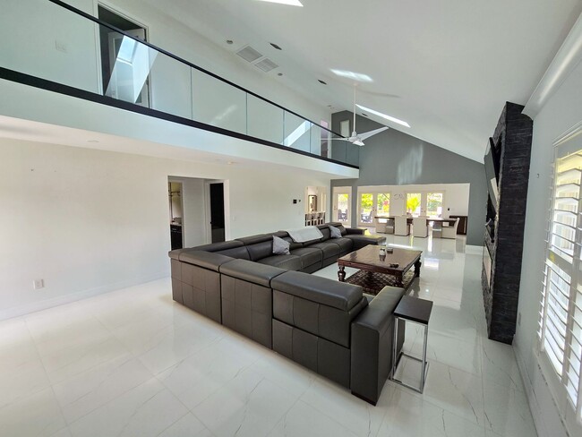 Photo - SEASONAL RENTAL - Luxury by the Beach! House