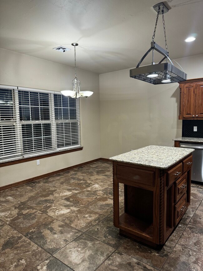 Building Photo - 1132 Hyatt Ct