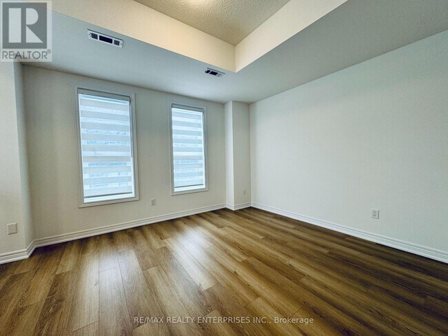 Photo du bâtiment - 70 Kenesky Dr