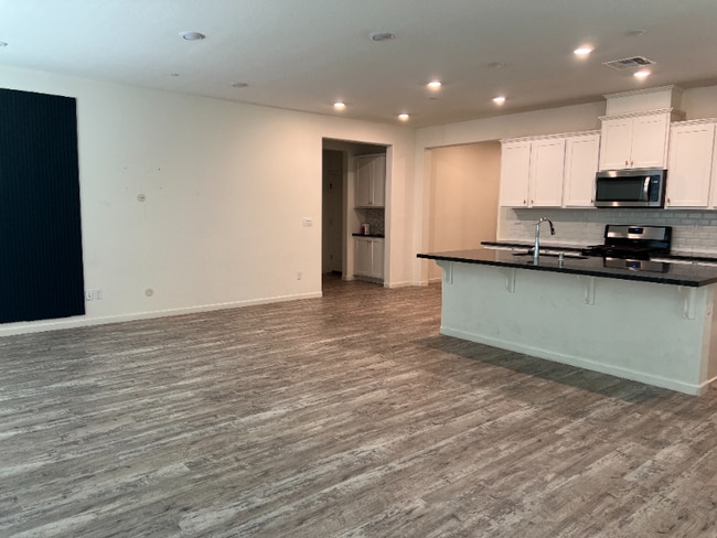 Building Photo - 5 Alvar Lp