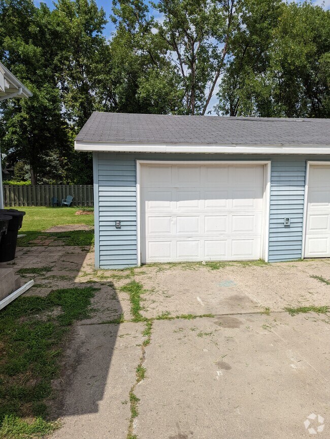 Sunbeam Apartments for Rent with Hardwood Floors Grand Forks, ND 1