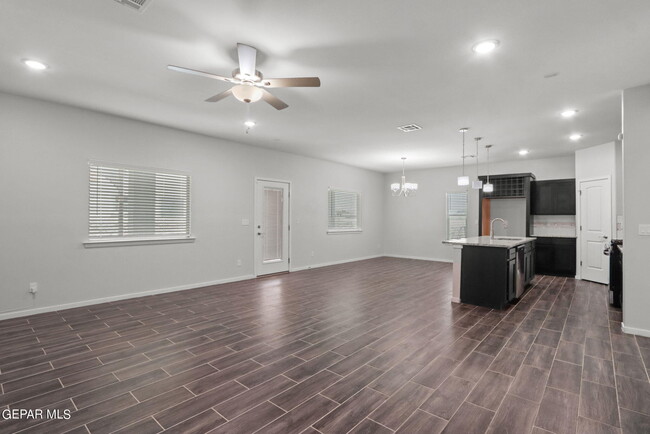 Building Photo - 804 Blingwood