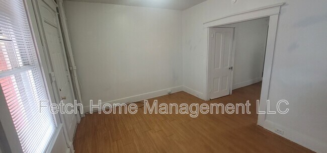 Foto del edificio - 438 E Strawberry St