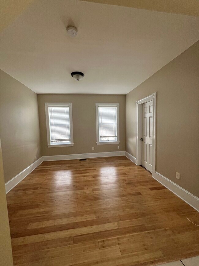 Living Room - 8 Harwood St
