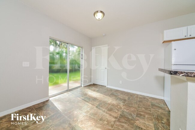 Building Photo - 4448 N Biscayne Dr
