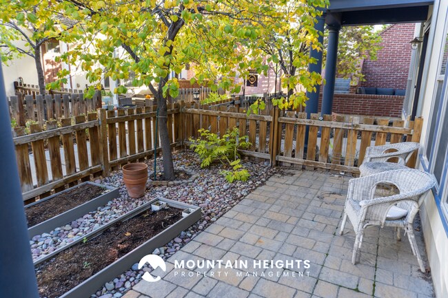 Foto del edificio - 858 Cecina Ct