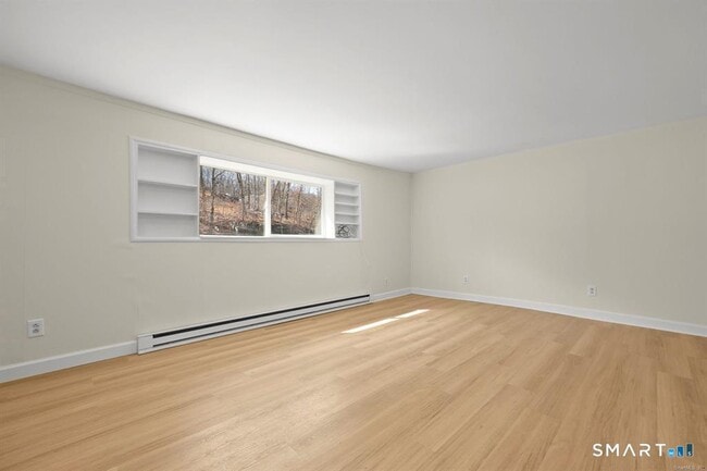 Building Photo - 106 River Rd