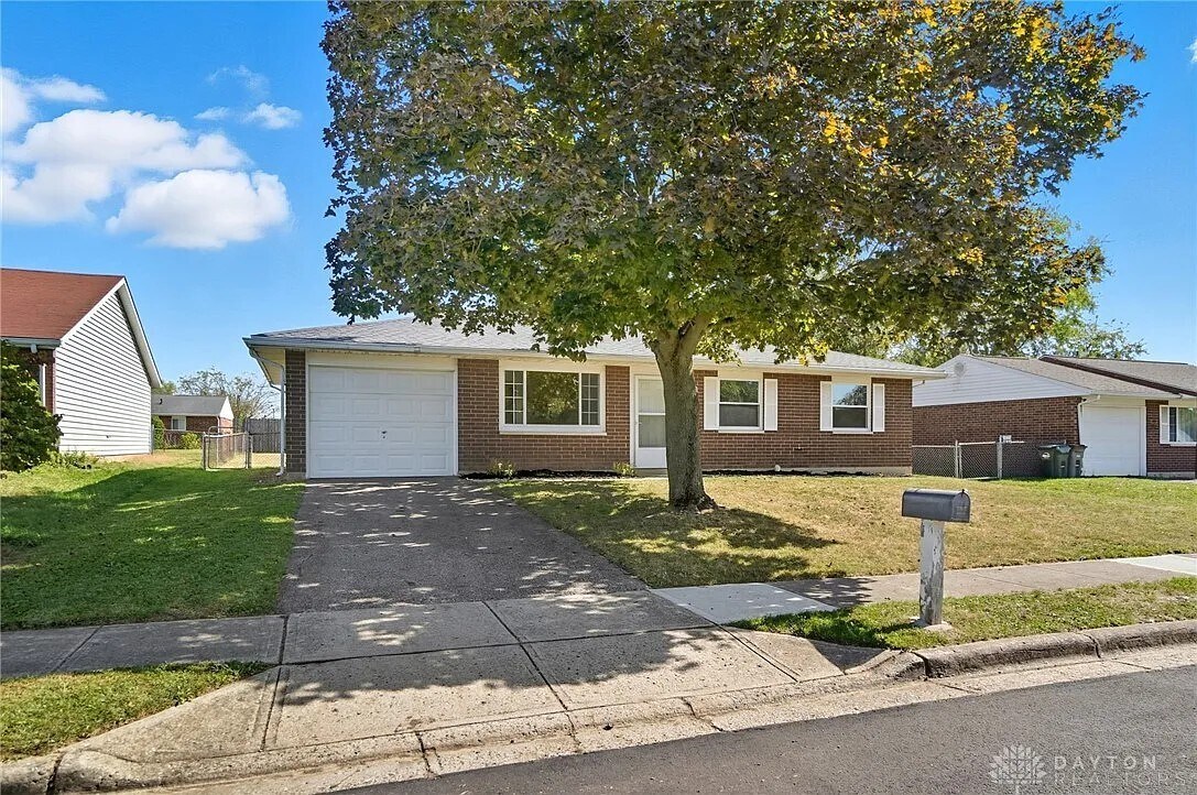 Foto principal - 2411 New Castle Dr