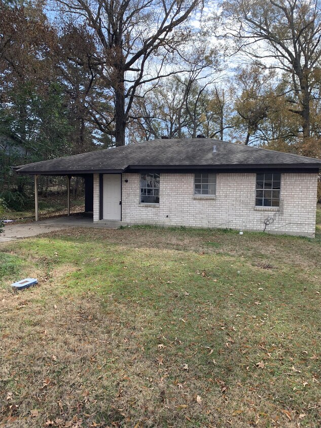 Foto principal - 205 Tanglewood Dr