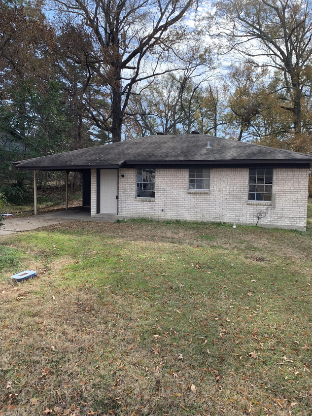 Primary Photo - 205 Tanglewood Dr