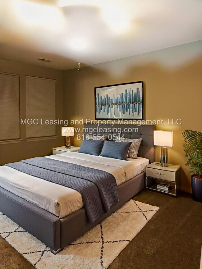 Building Photo - Enjoy Townhome Living w/ Unfinished Baseme...