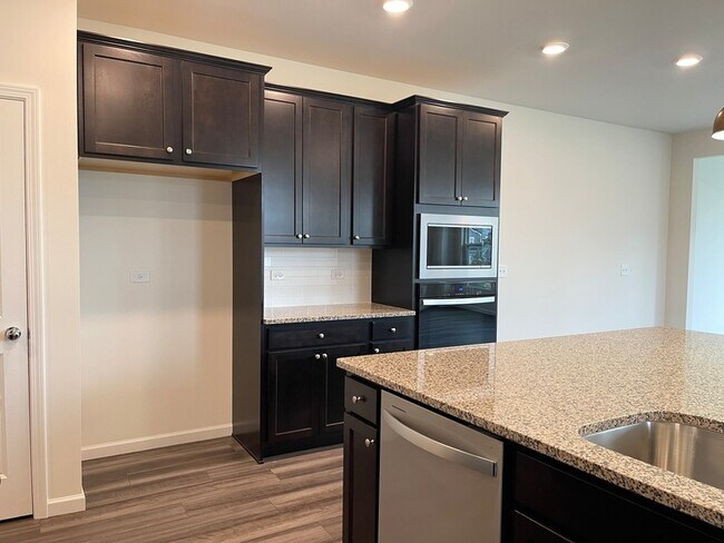 Foto del edificio - 721 Dropseed Ln