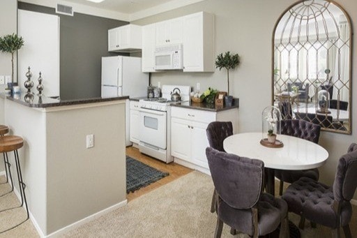 Kitchen & Dining Area - Parc Chateaux