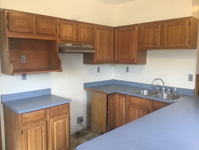 Building Photo - 3 Bedroom Single Family Home
