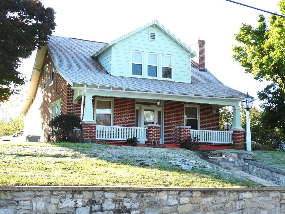Primary Photo - 1451 Oregon Rd
