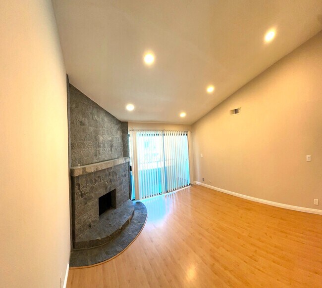 Living Room - 15511 Sherman Way