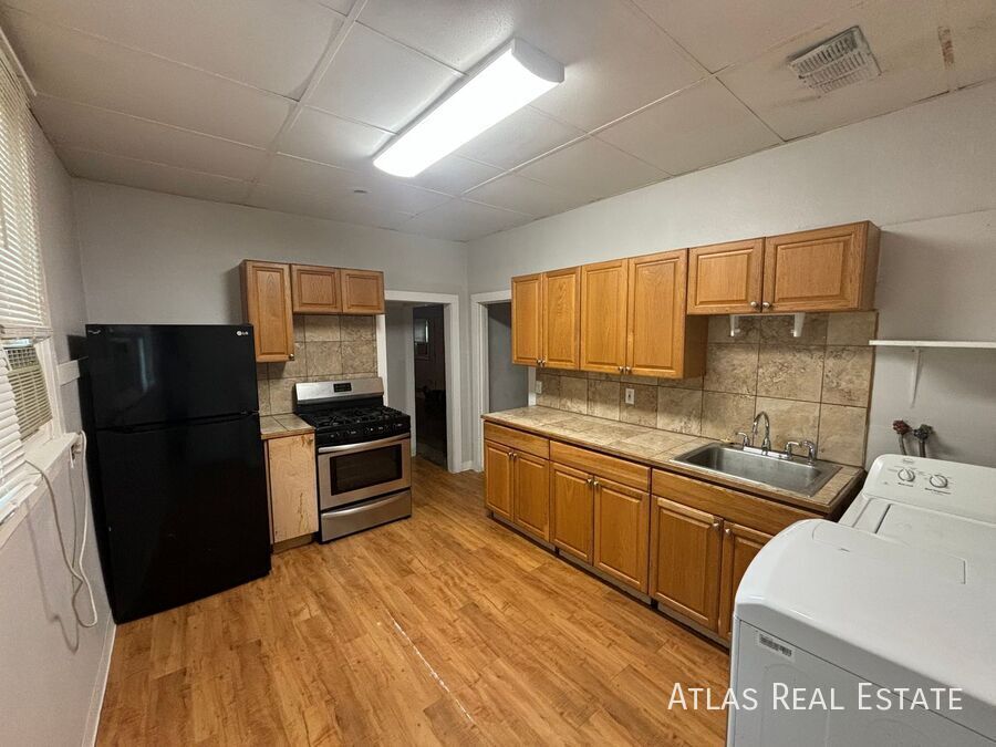 Photo - 861 Egbert Street-