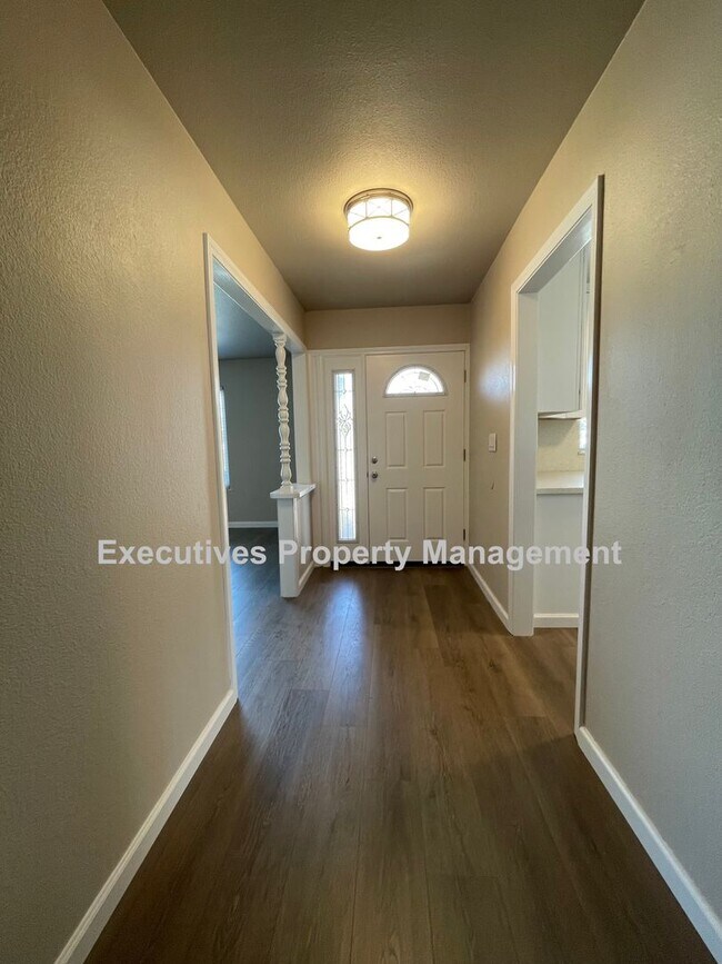 Foto del edificio - 140 Juniper Ave