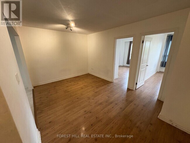 Photo du bâtiment - 341 Lakeshore Rd E