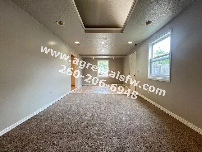 Building Photo - 3 Bedroom House