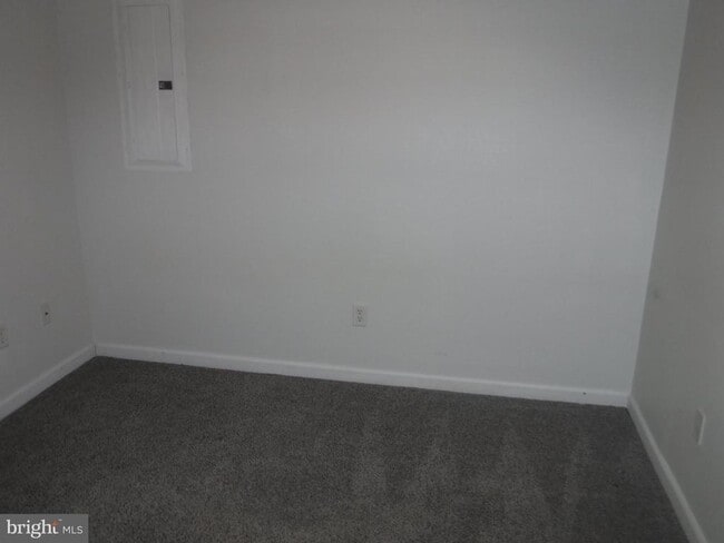 Foto del edificio - 12 S Main St