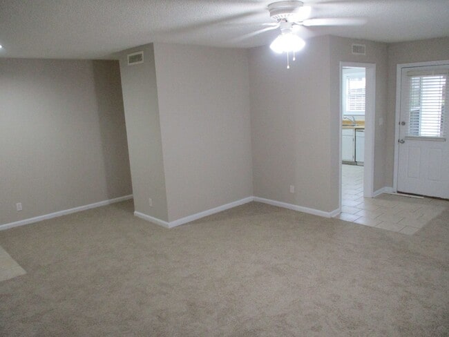 Building Photo - 803 W Island Square Dr