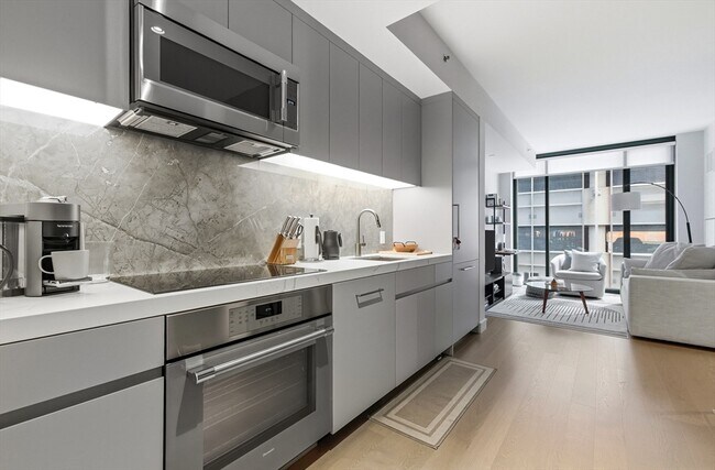 Building Photo - 55 Lagrange St
