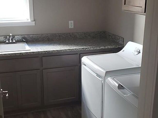 Building Photo - Lease takeover