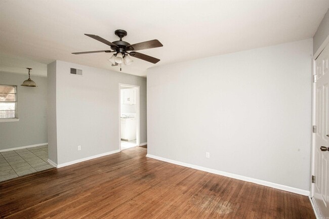 Building Photo - 1524 E Lee Ave