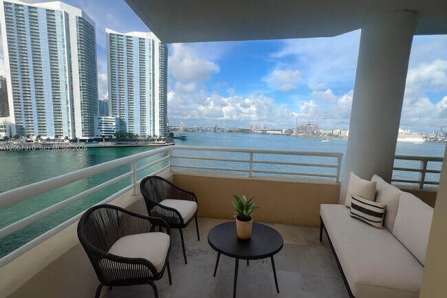 Foto del edificio - 888 Brickell Key Dr