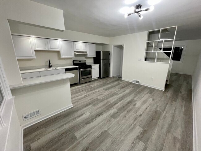 Kitchen - 4114 E Eager St
