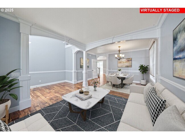 Foto del edificio - 3 levels, 7 bedrooms , lower level apartme...
