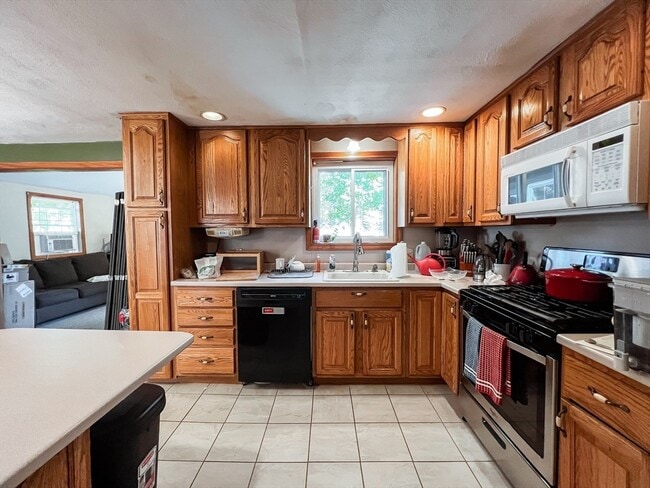 Building Photo - 9 Putney Cir