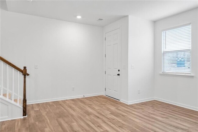Foto del edificio - 1637 Winpost Ln NW