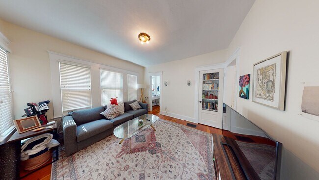 Building Photo - [In-Unit Laundry; Garden] Townhouse-Style Living, with Historical Details & Parking!