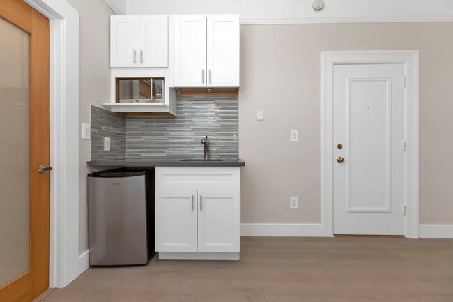 Building Photo - 2136 Broderick
