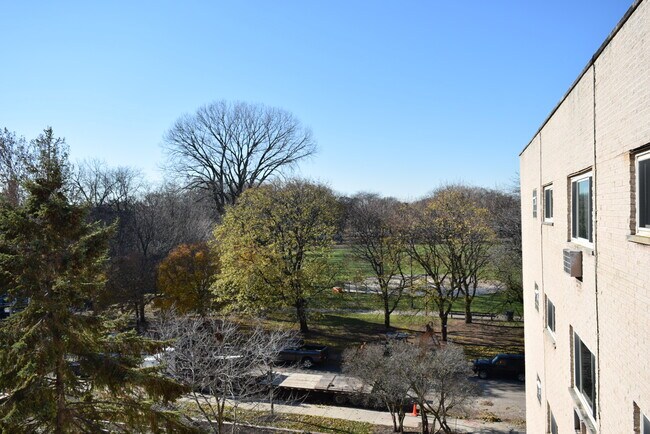 Foto del edificio - 4939 S Dorchester Ave
