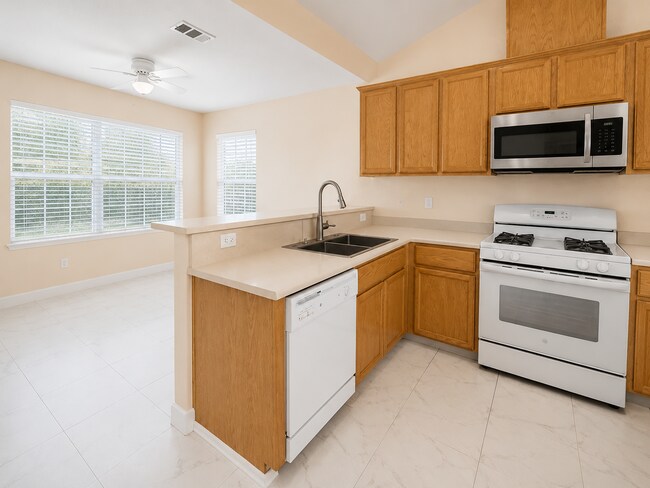 Foto del edificio - Coming soon! Beautiful single story home in Los banos