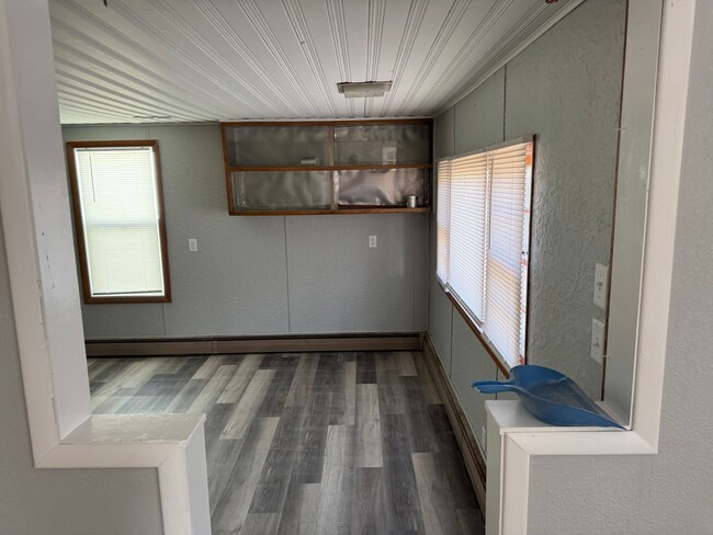 Building Photo - Freshly updated 3/2 home ready for its new family!