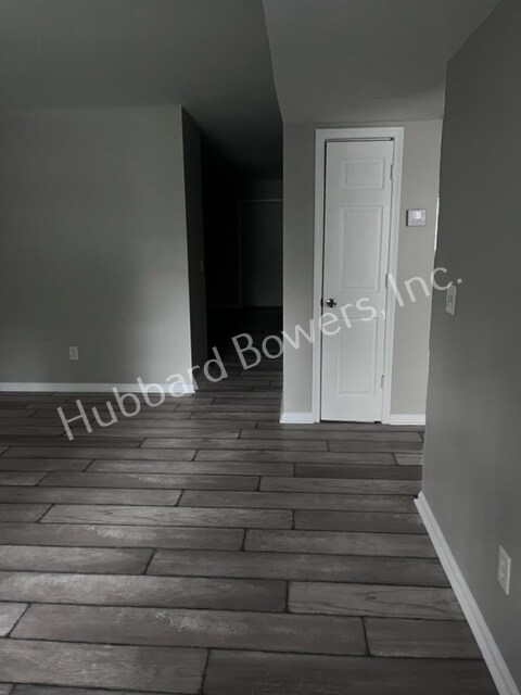 Building Photo - 2920 Chatsworth Rd