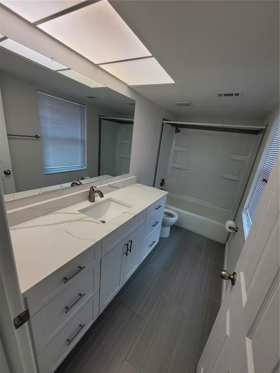 Building Photo - 1100 E Bay Dr