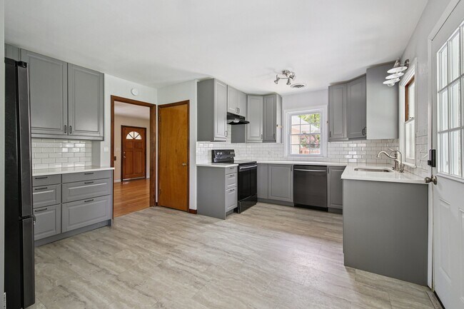 Foto del edificio - 490 S Marshall St