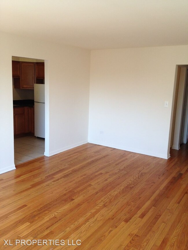 Building Photo - 1024 W Catalpa Ave