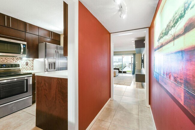 Building Photo - 370 Wilma Cir