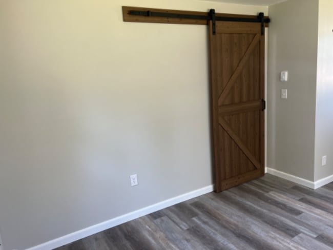 Photo - 327 W Shaw St House